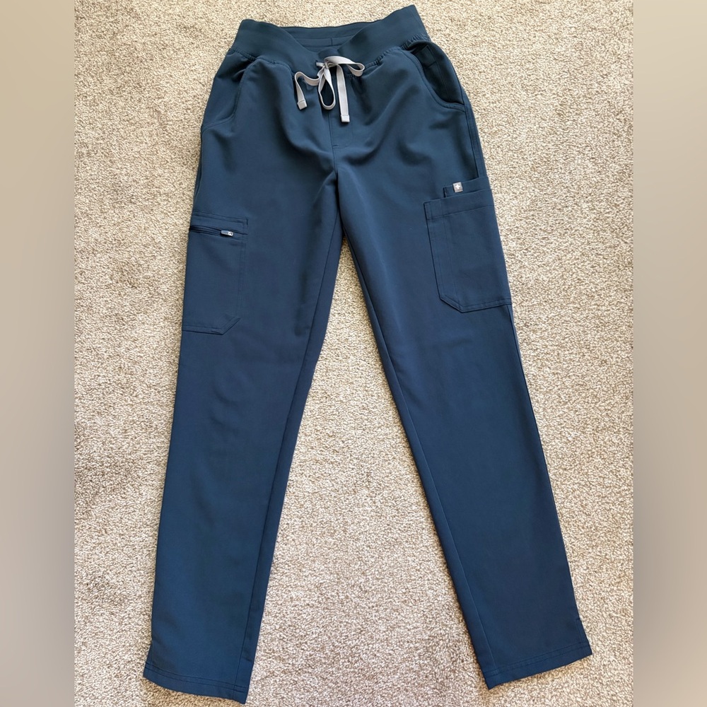 Figs High Waisted Yola Skinny
Scrub Pants